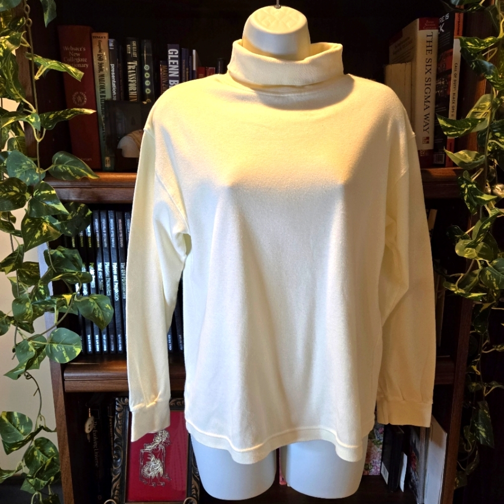 Clifford & Willis White Cotton Turtleneck Woman's Top, Size Medium